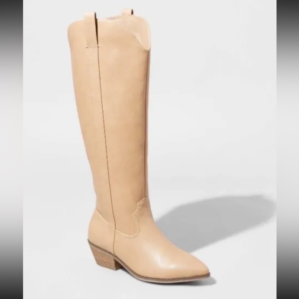 NWT UNIVERSAL THREAD boots